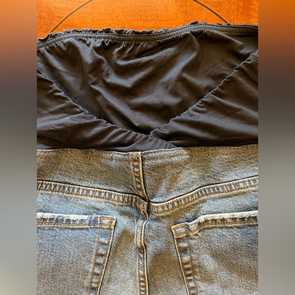 Isabel Maternity cropped jeans. Full belly panel, raw hem cuffs, distressed. 12 - Picture 11 of 13